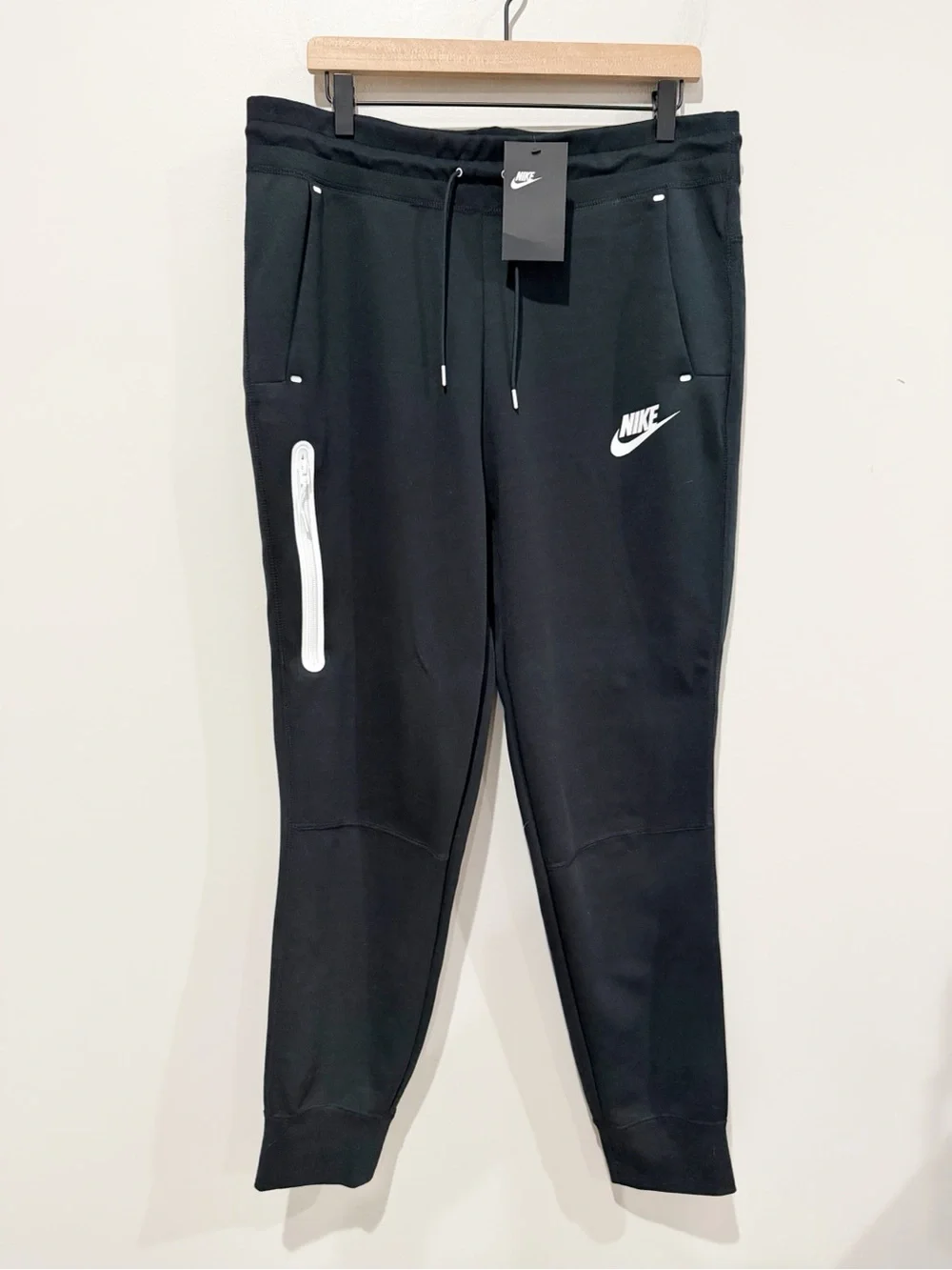 NIKE Sportswear Tech Fleece Women's Joggers Black White 931828-011 Size Large